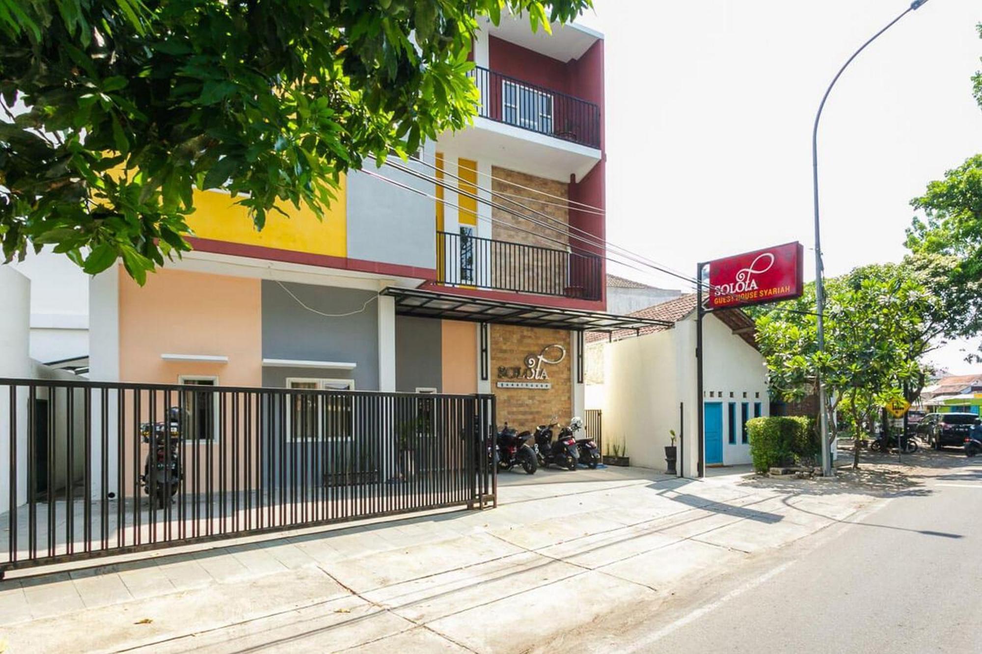 红多兹伊斯兰酒店-近普沃萨里火车站 Solo 外观 照片